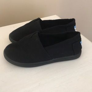 Kids All Black Toms